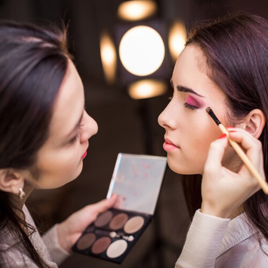 Facial Makeup services in Noida 
